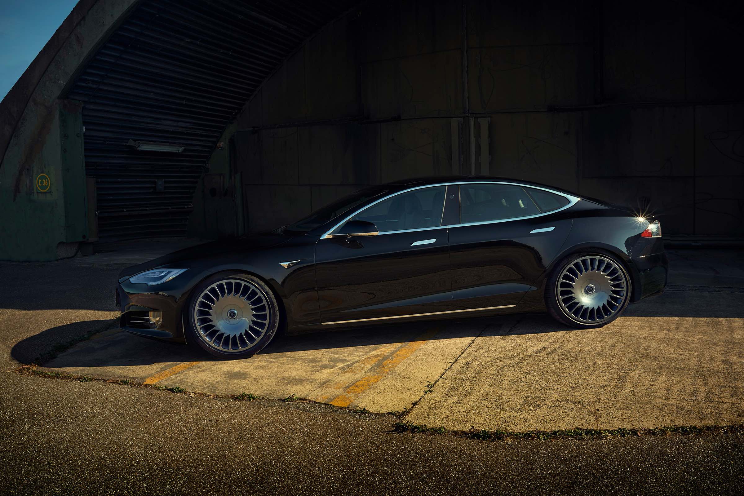 21″ RAZOR Tesla Model S 2012–2021 Wheels – Set of 4 in Glossy Titanium - Image 4