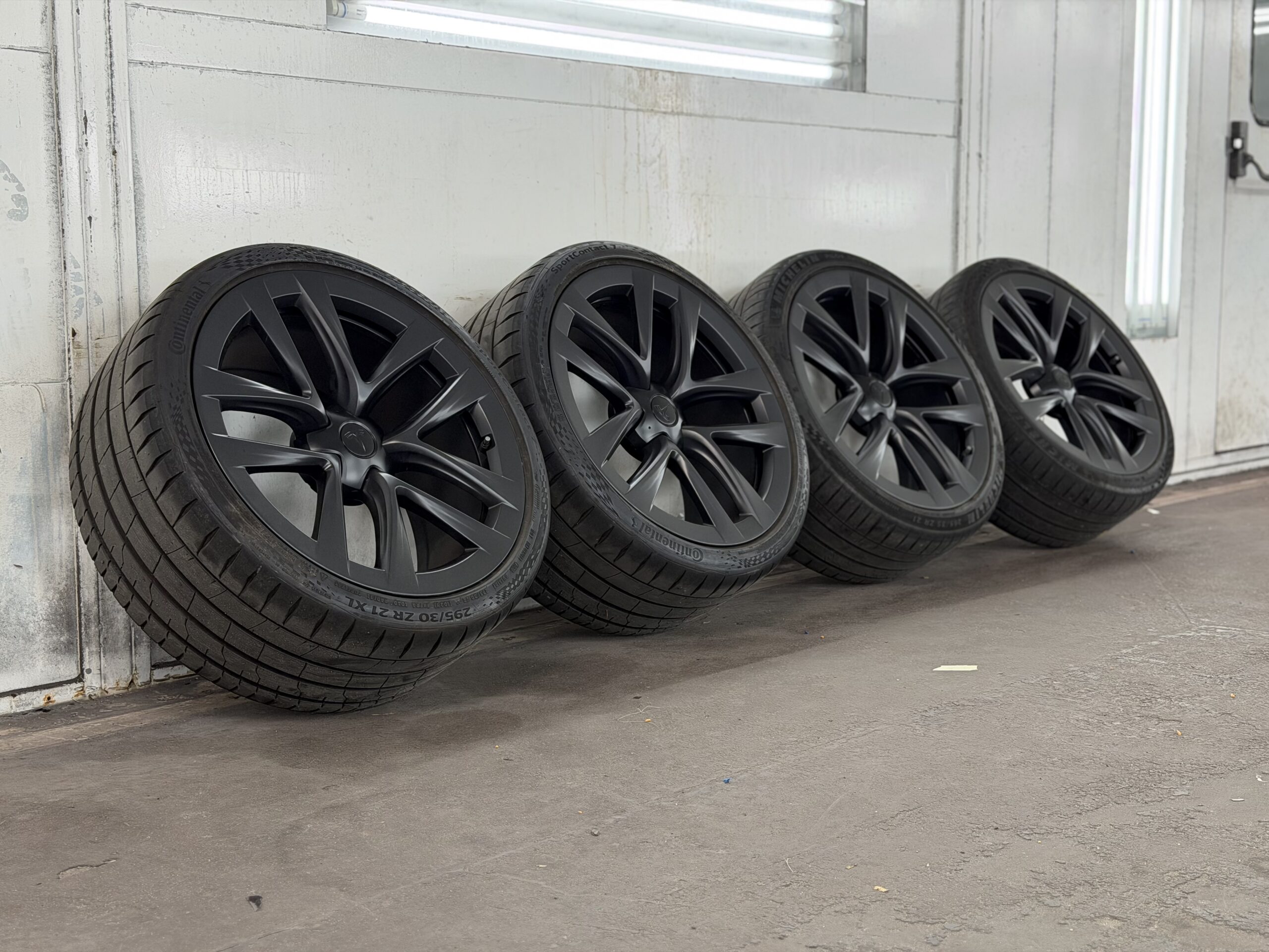 2022 – 2026 | 21″ Arachnid Wheels Summer Model S