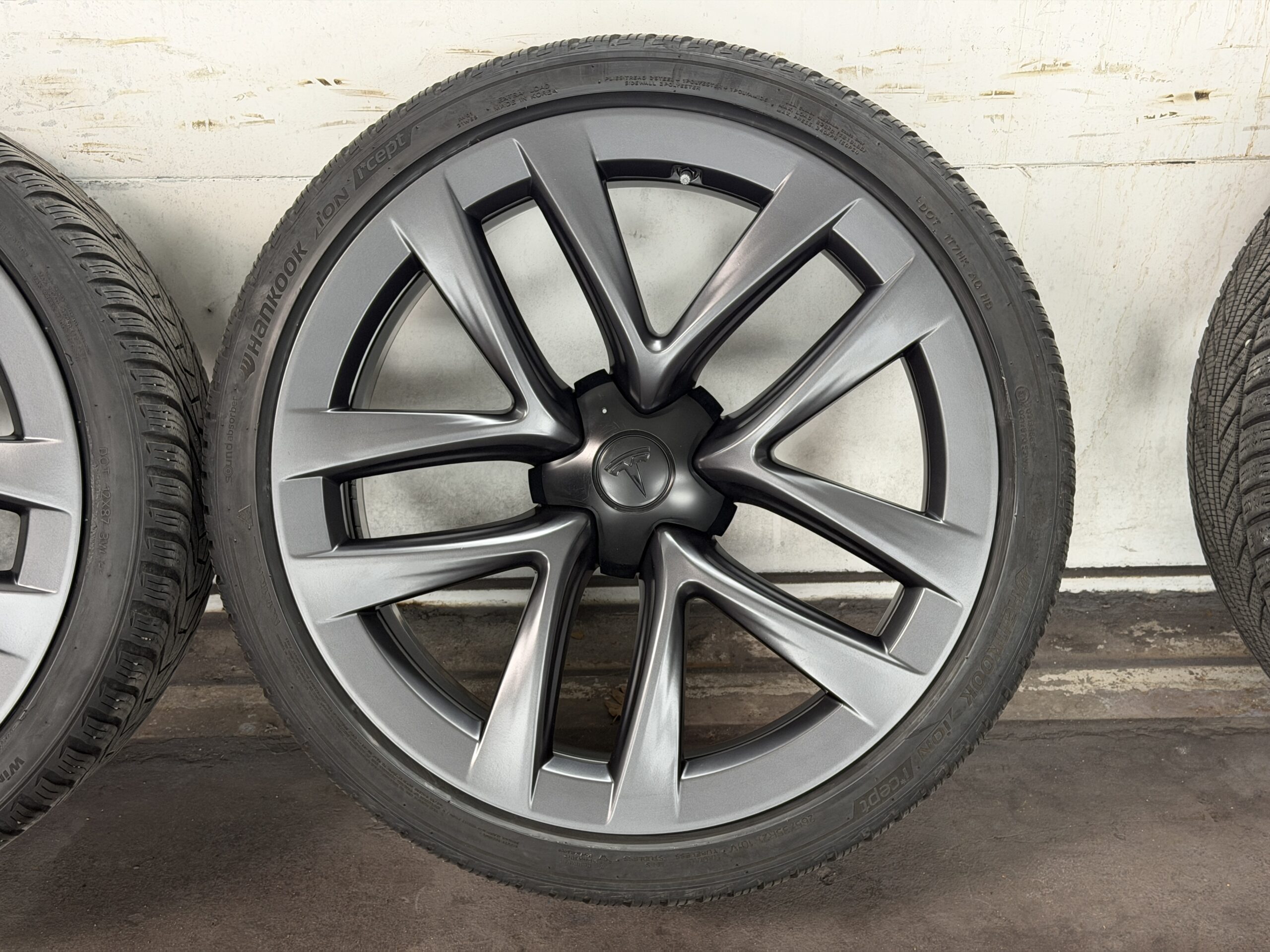 2022 – 2026 | 21″ Arachnid Wheels Winter Model S - Image 2