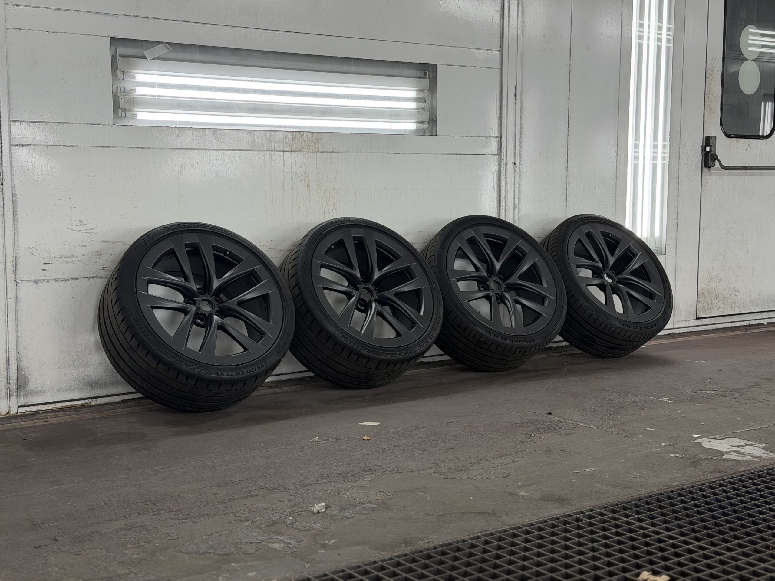 2022 – 2026 | 21″ Arachnid Wheels Summer Model S