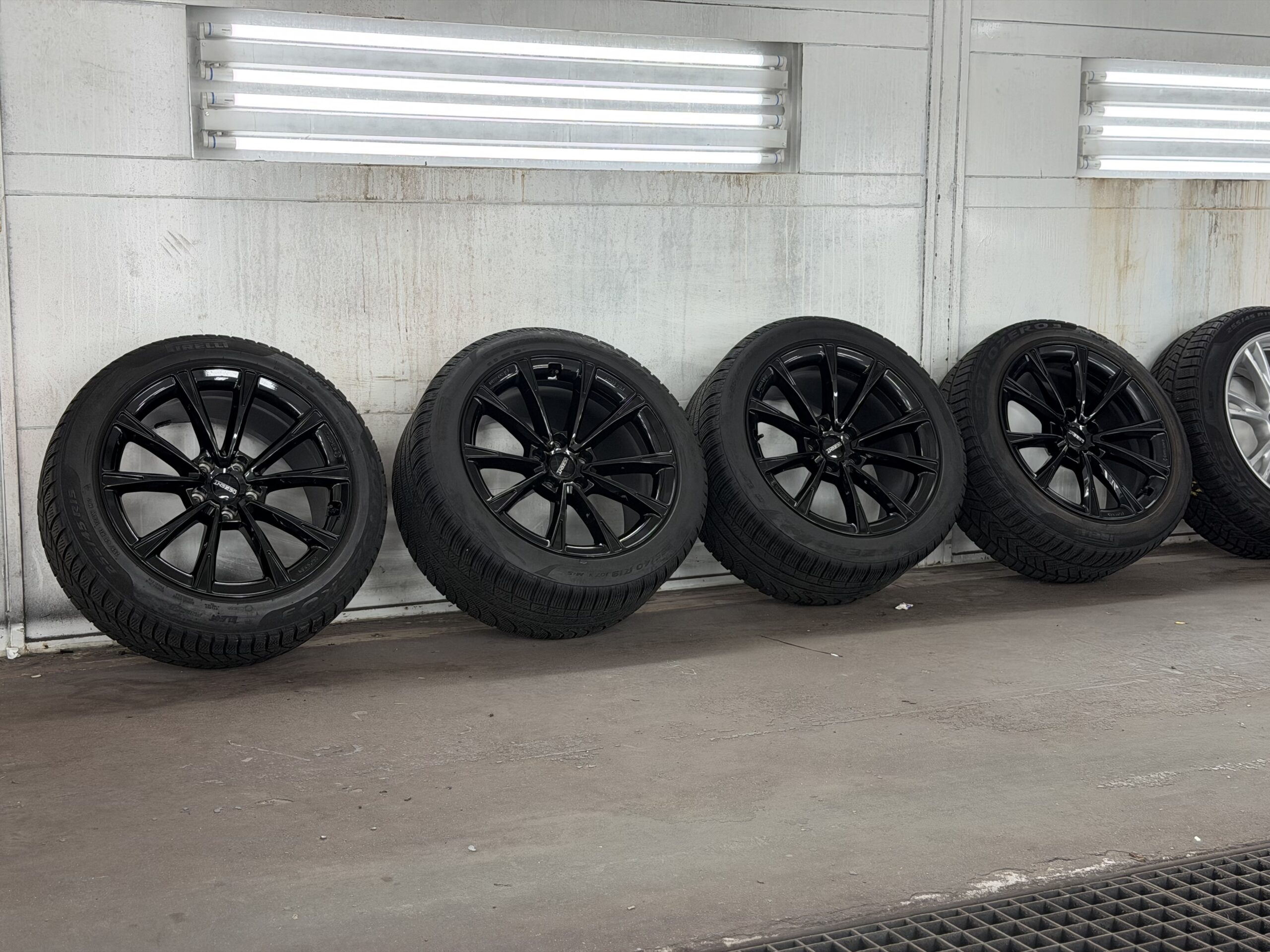 2022-2026 | 19" Dezent Winter Package Model S