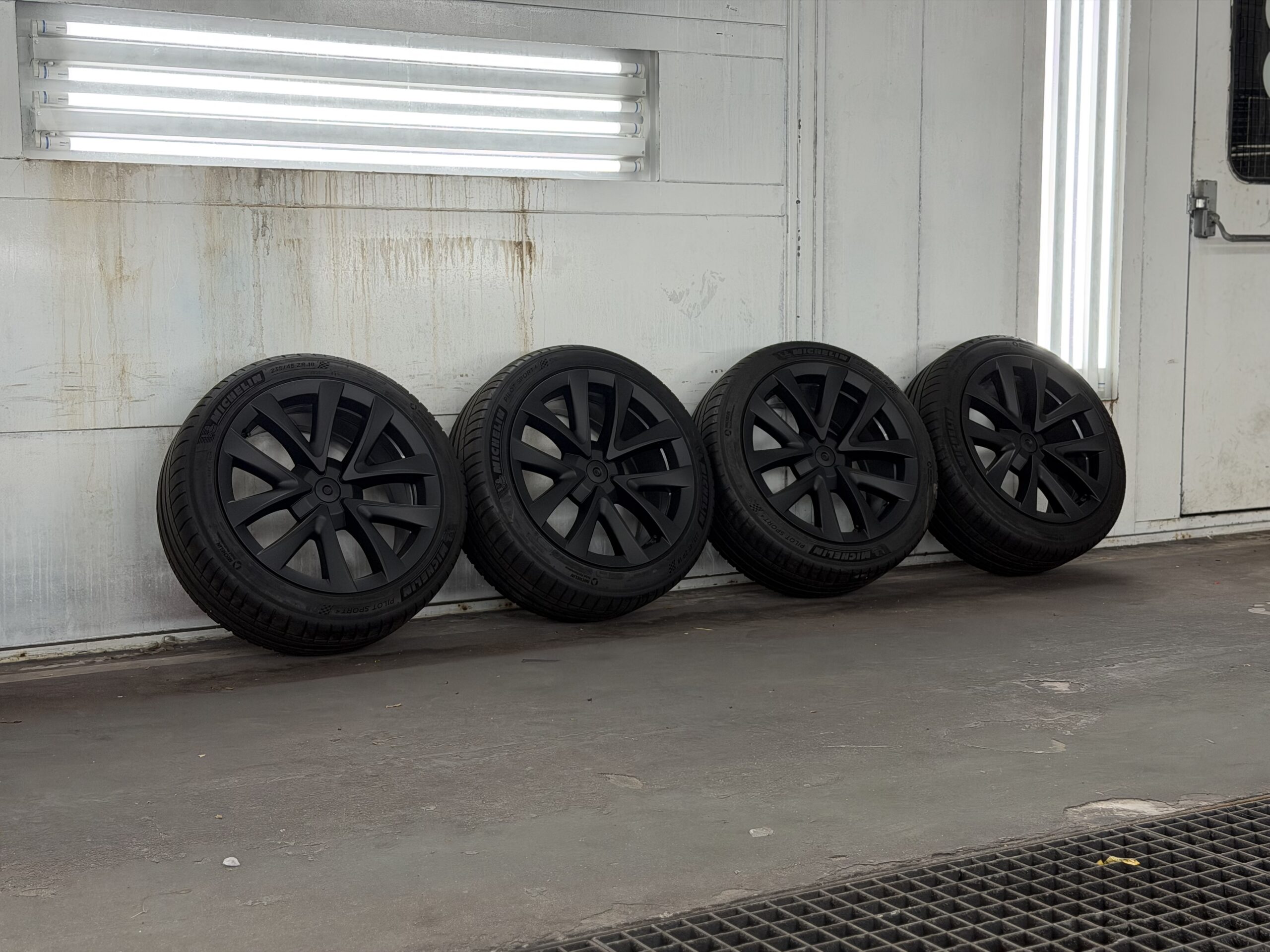 2019 – 2026  | 18″ Aero Model 3 Summerset